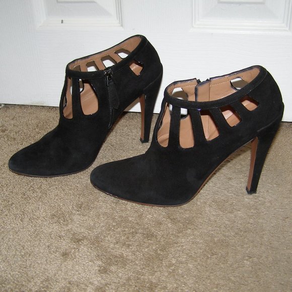 ALAIA sz 9/40 Black Suede Cut out Ankle booties - Picture 1 of 7